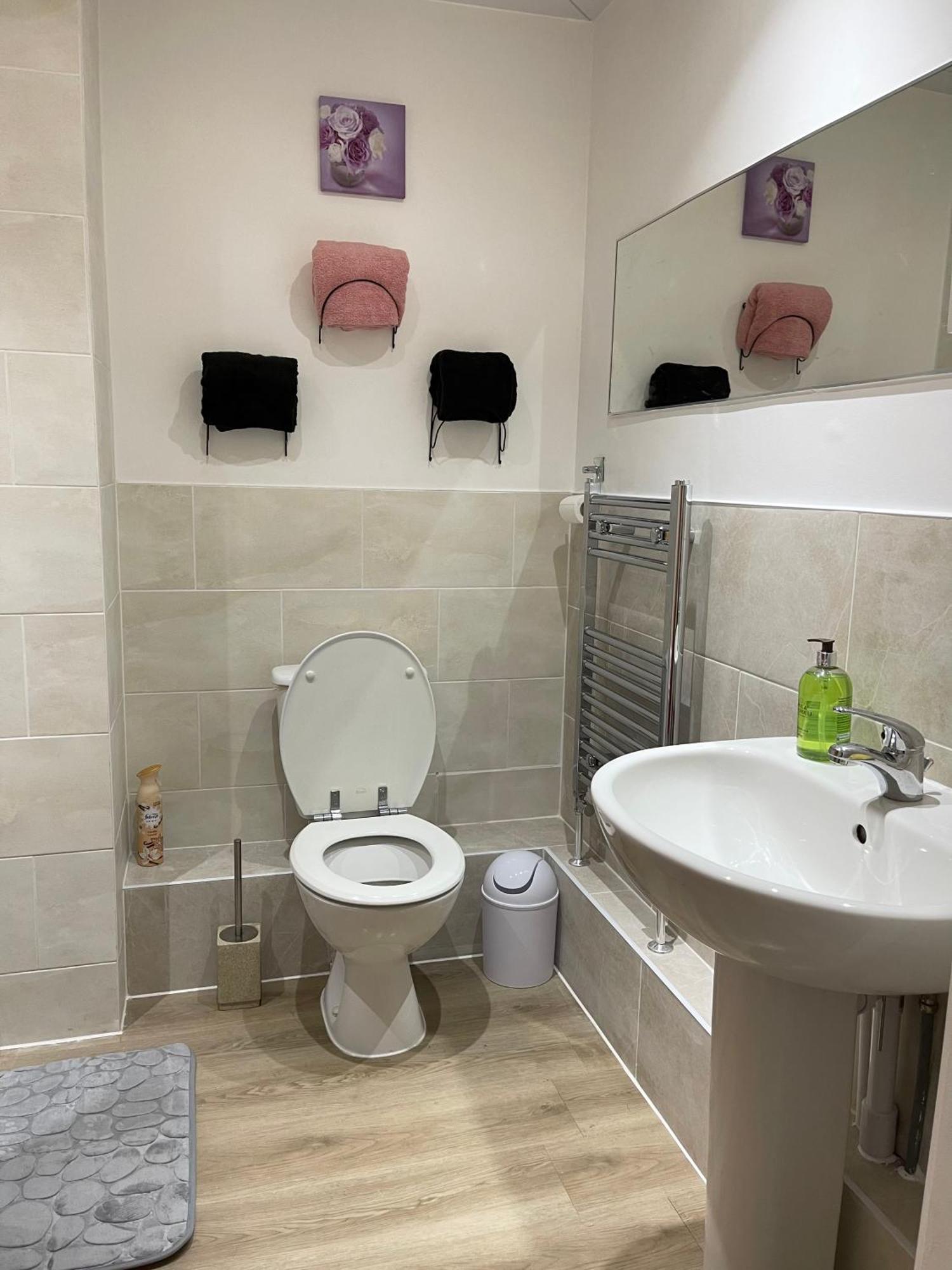 Stanton - Impeccable And Stylish 2 Bedroom Dagenham Exteriér fotografie